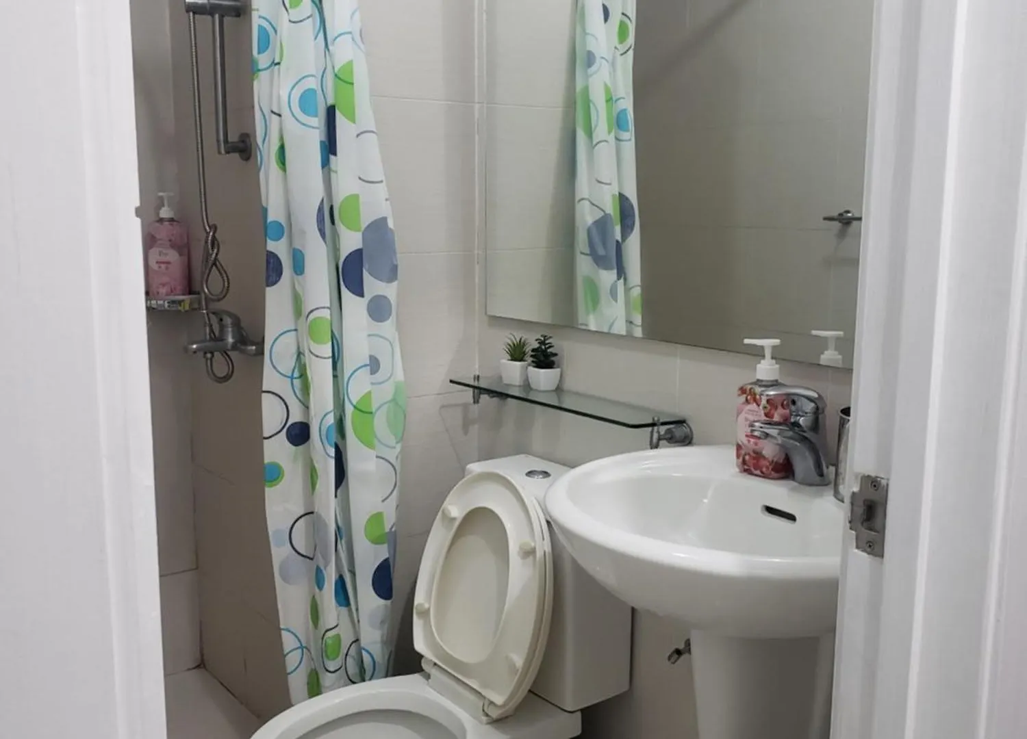 Aparthotel Sutherland Tower Acqua Private Residences Mandaluyong Philippines